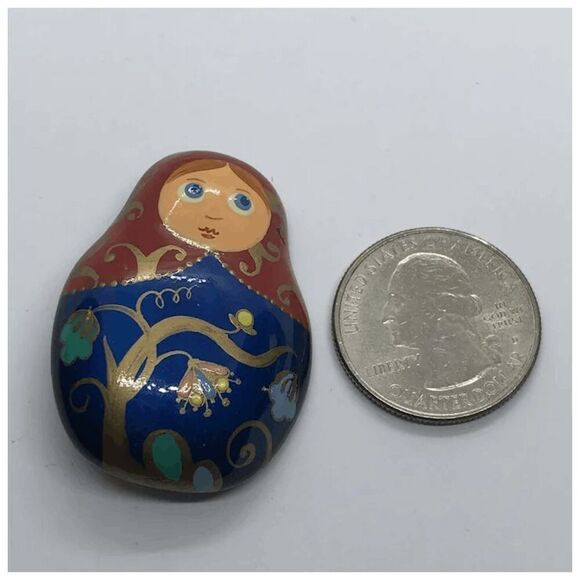 Unique Vintage Russian Painted Wood Brooch - Matryoshka Stacking Nesting Doll - Picture 4 of 4